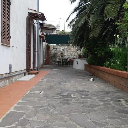 Casa Giardino Animali Ammessi بيت للعطل باسّينيانو سول تْرازي
